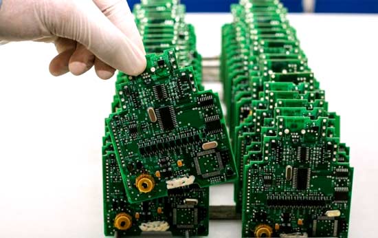 Пример полностью собранной печатной платы (PCB)