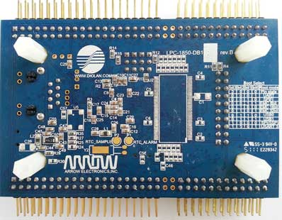 Оценочная плата LPC1850-DB1-A на базе высокопроизводительного микроконтроллера LPC1850FET256 с напаянными штыревыми разъемами. Вид снизу