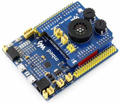 Отладочная плата XNUCLEO-F302R8 с установленной платой расширения Analog Test Shield