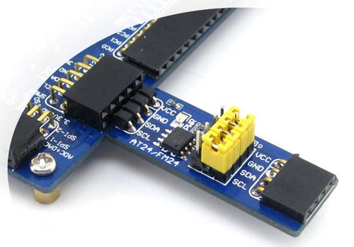 Модуль FM24CLXXFRAM Board, подключенный к отладочной плате